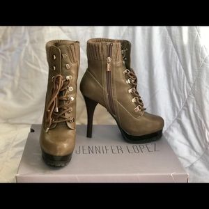 Jennifer Lopez Moritz Boot - Taupe